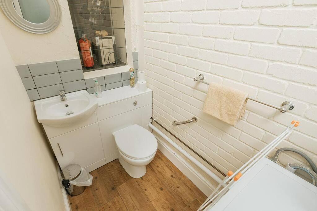 Fir Tree Cottage - Cosy 3 Bed Cottage In Penrhyn Bay With Beautiful Sea Views And Access To Snowdonia Rhôs-on-Sea Zewnętrze zdjęcie