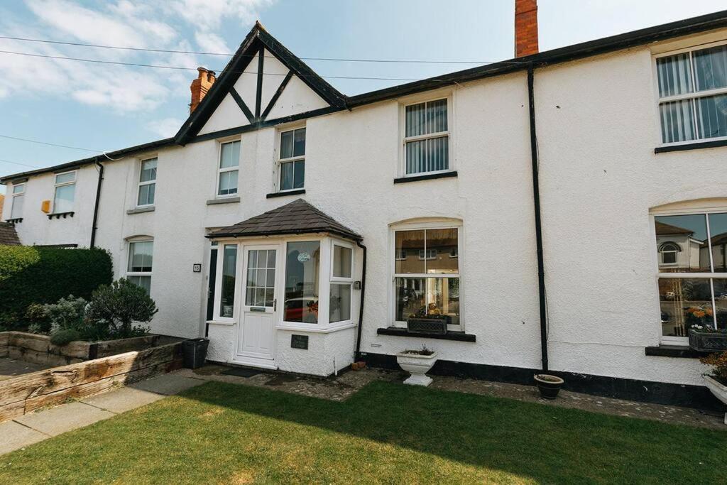 Fir Tree Cottage - Cosy 3 Bed Cottage In Penrhyn Bay With Beautiful Sea Views And Access To Snowdonia Rhôs-on-Sea Zewnętrze zdjęcie
