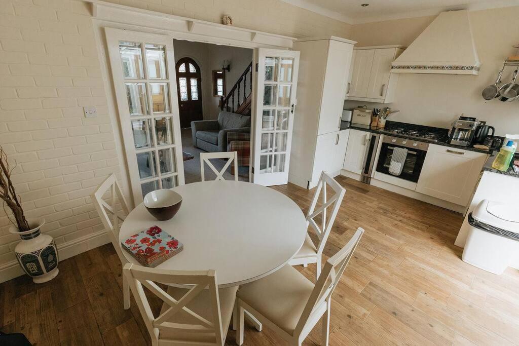 Fir Tree Cottage - Cosy 3 Bed Cottage In Penrhyn Bay With Beautiful Sea Views And Access To Snowdonia Rhôs-on-Sea Zewnętrze zdjęcie