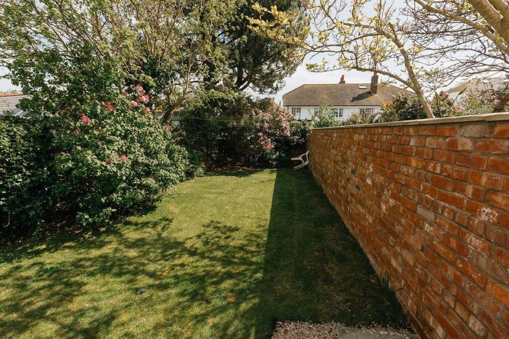 Fir Tree Cottage - Cosy 3 Bed Cottage In Penrhyn Bay With Beautiful Sea Views And Access To Snowdonia Rhôs-on-Sea Zewnętrze zdjęcie