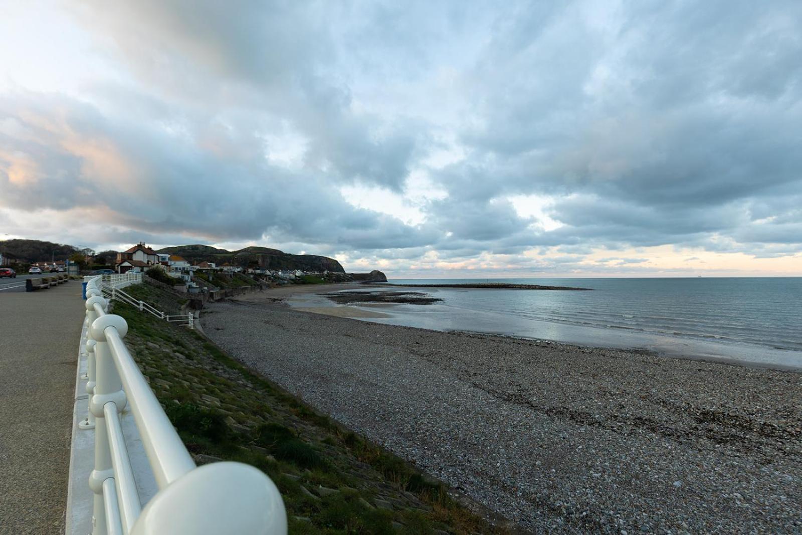 Fir Tree Cottage - Cosy 3 Bed Cottage In Penrhyn Bay With Beautiful Sea Views And Access To Snowdonia Rhôs-on-Sea Zewnętrze zdjęcie