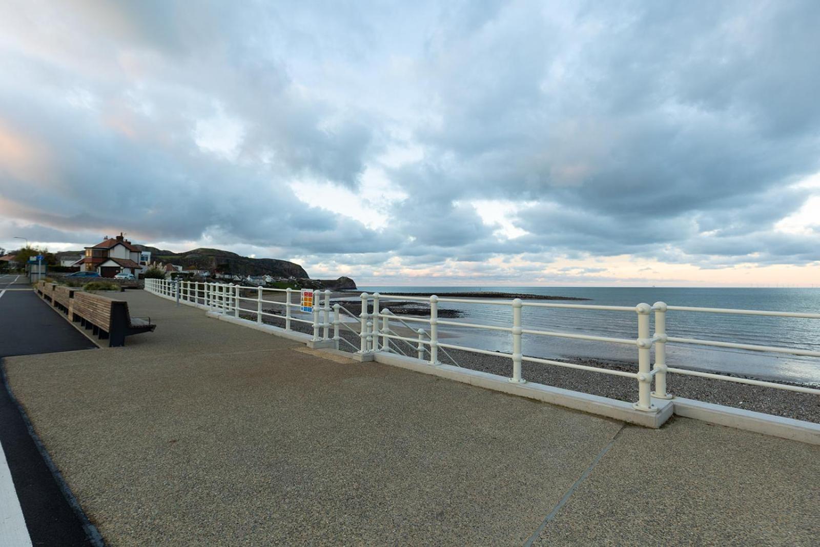 Fir Tree Cottage - Cosy 3 Bed Cottage In Penrhyn Bay With Beautiful Sea Views And Access To Snowdonia Rhôs-on-Sea Zewnętrze zdjęcie